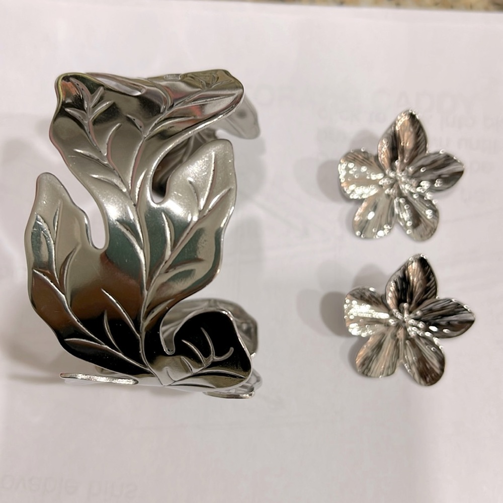 New packed Adorable Leaf Bracelet & super cute flower earrings !!!